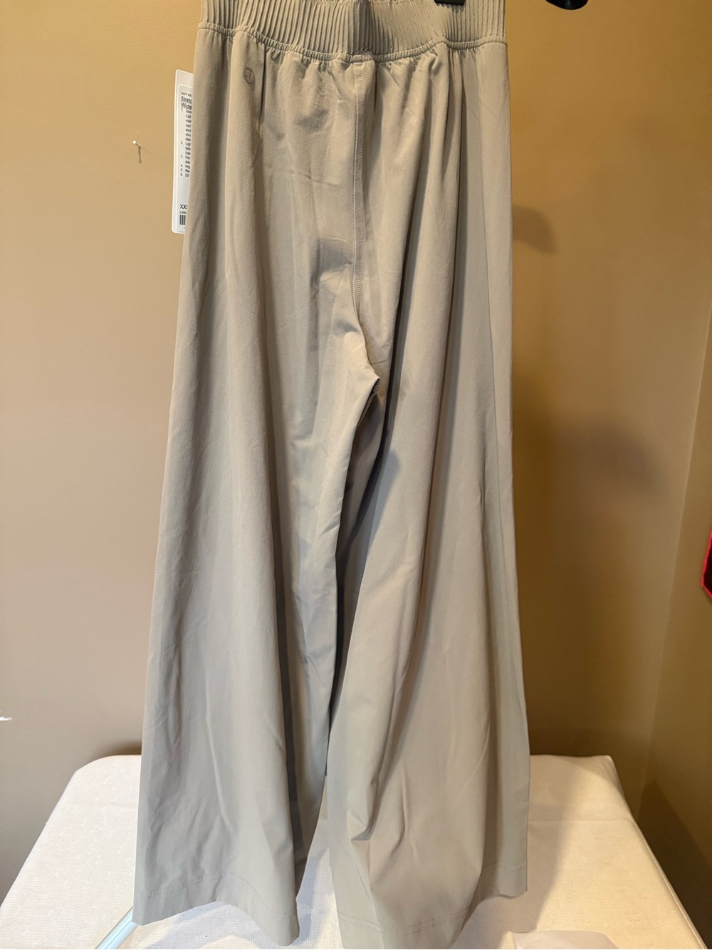 Lululemon Woven Ruffle Waist Wide Leg Cropped Pants- NWT - Picture 5 of 6